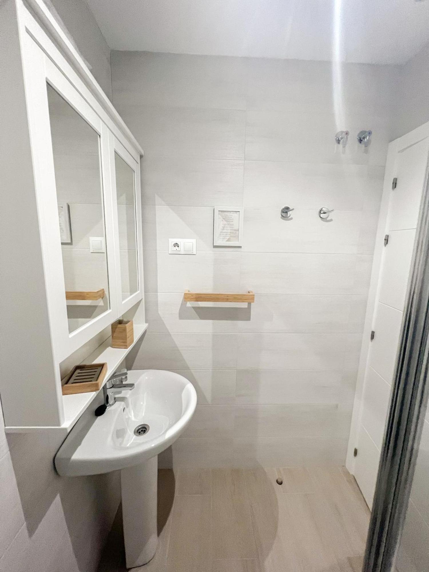 Cozy And Modern Family Flat Carihuela Appartement Torremolinos Buitenkant foto