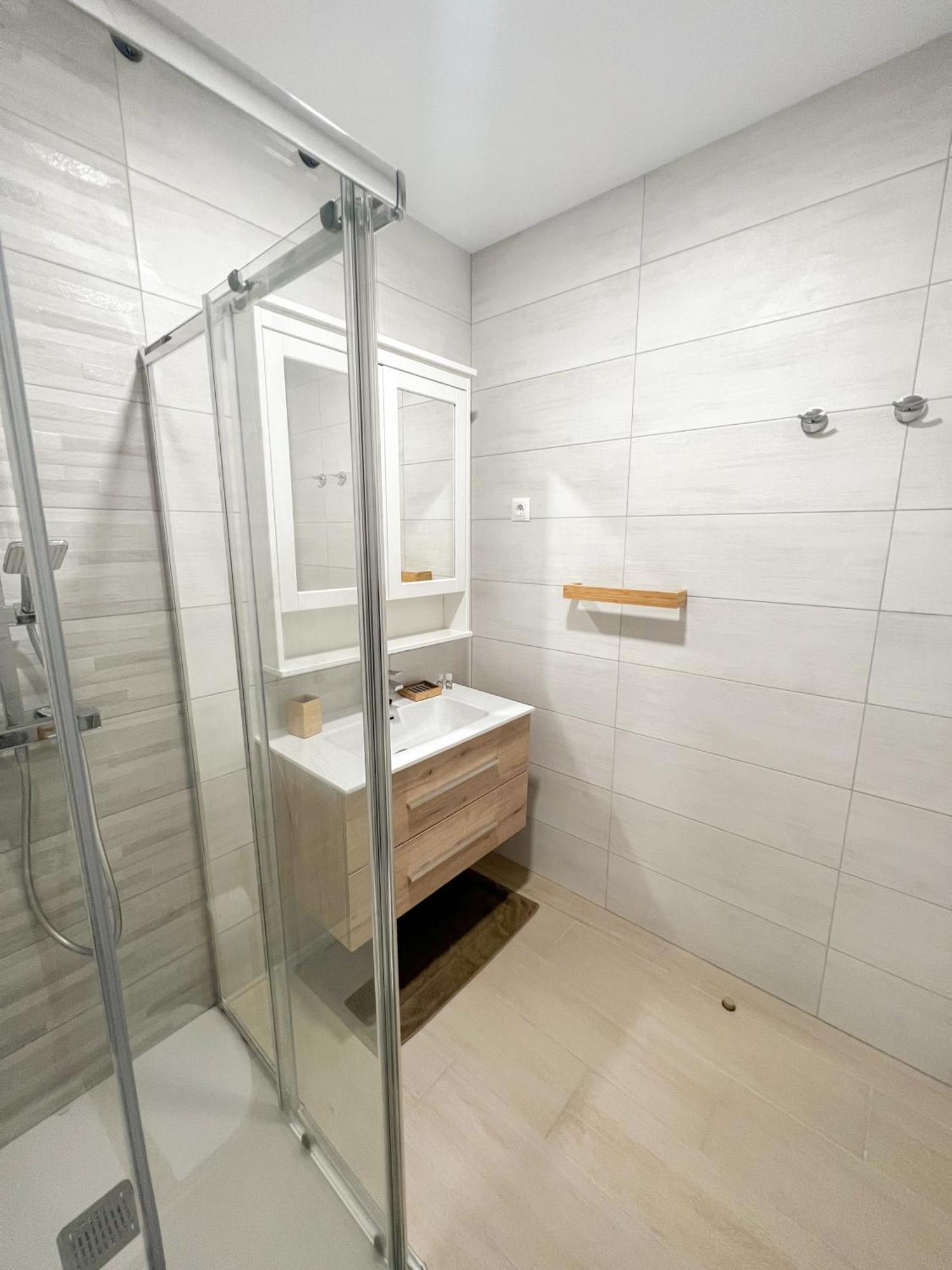 Cozy And Modern Family Flat Carihuela Appartement Torremolinos Buitenkant foto