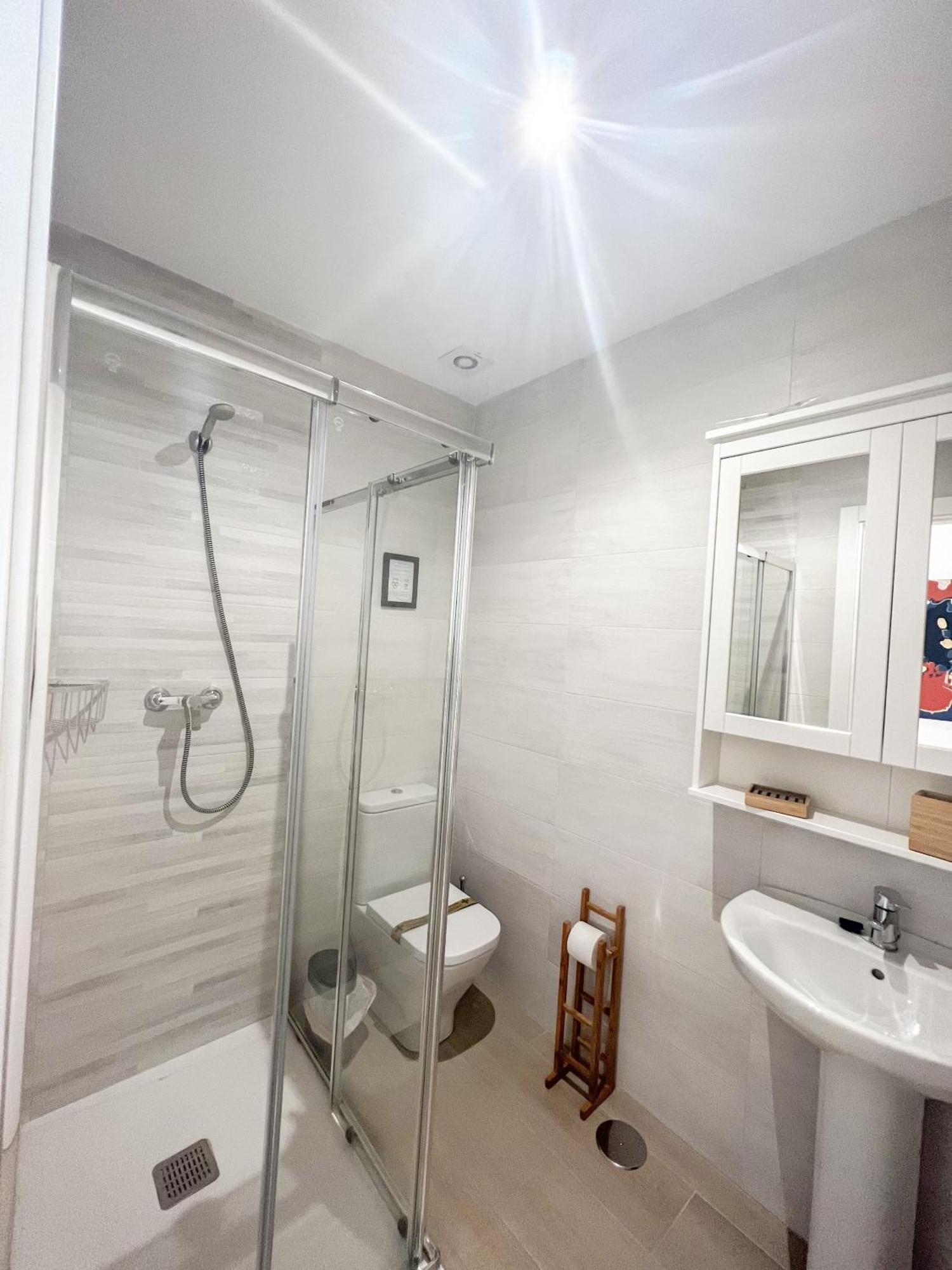 Cozy And Modern Family Flat Carihuela Appartement Torremolinos Buitenkant foto